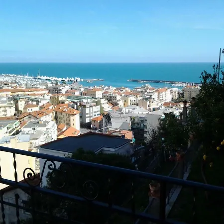 Konukevi La Casa Del Sole 3*